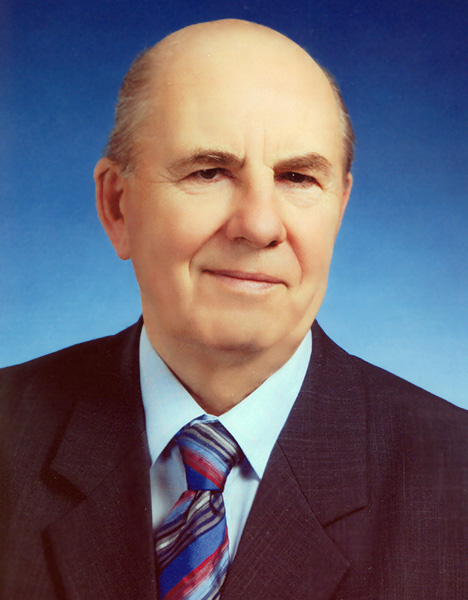 Dr. Szabó Ferenc, történész, levéltáros, a Békés Megyei Múzeumi Szervezet nyugalmazott igazgatója.